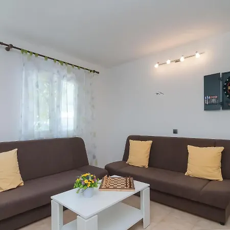 Holiday home Holiday R&d Zvecanje